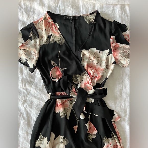 Flowy wrap dress - Picture 2 of 7